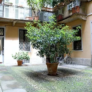 montenapoleone-duplex-flat.italymilanhotels.net/